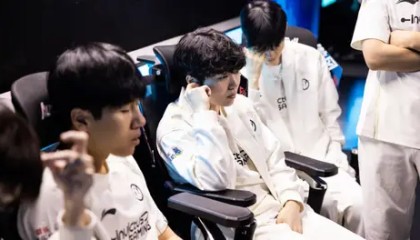 瑞士轮赛制下新锐战队与传统强队数据对比及冠军走向预测